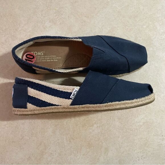 Tom’s Classics University shoes size 10 women’s Navy blue and white slip on - Picture 1 of 8